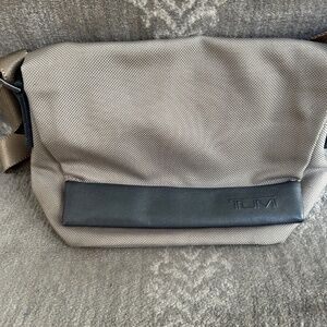 Tumi Crossbody Travel Bag - Adjustable Strap, Magnetic Closure